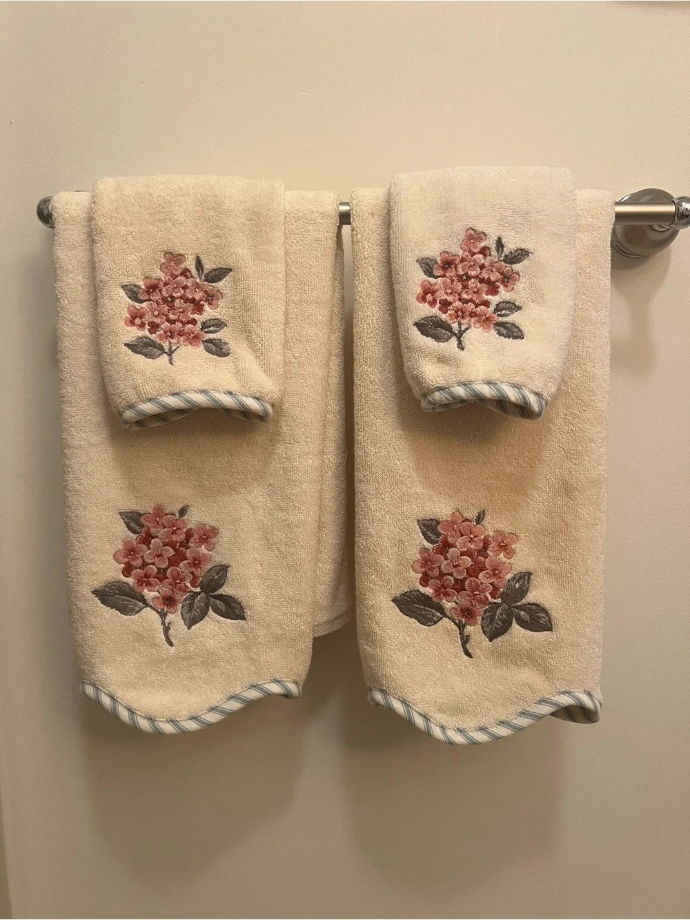Ralph Lauren Cream Bath Towel Set with Pink Floral Embroidery